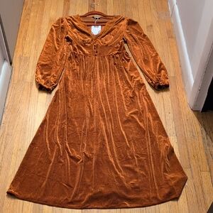 Elegant Velvet Dress in Rich Rust-Brown